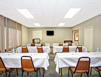 Hampton Angeles Airport 3*