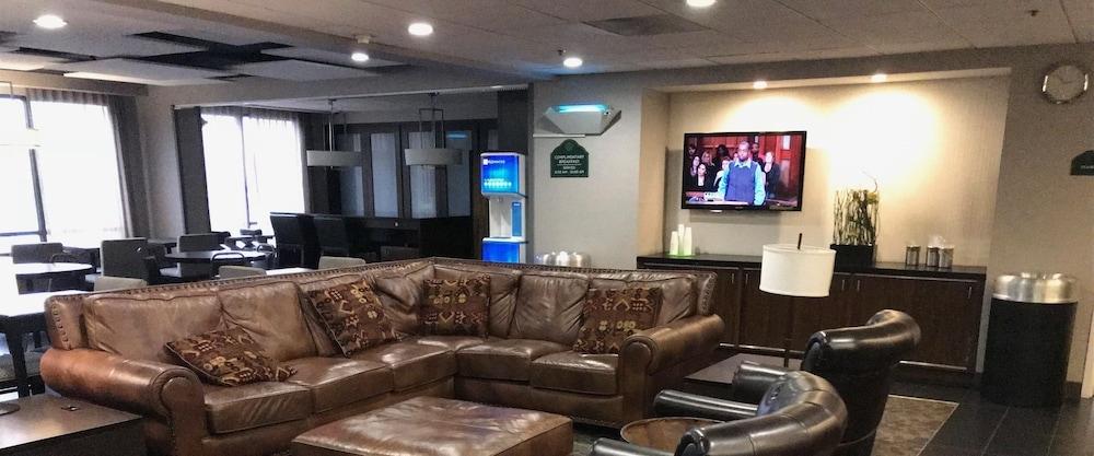 Hampton Angeles Airport Hotel Lennox