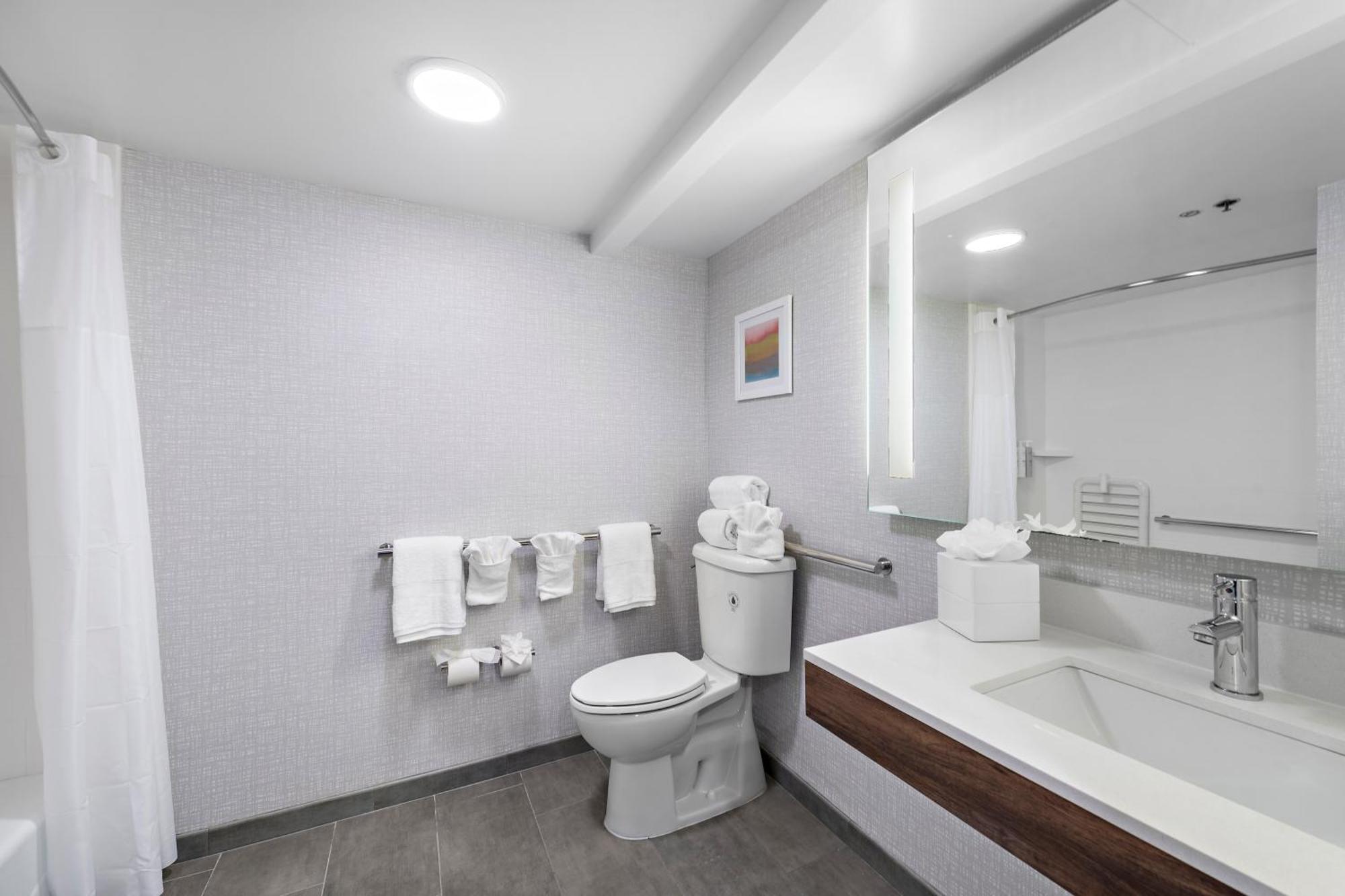 Hampton Angeles Airport Hotel