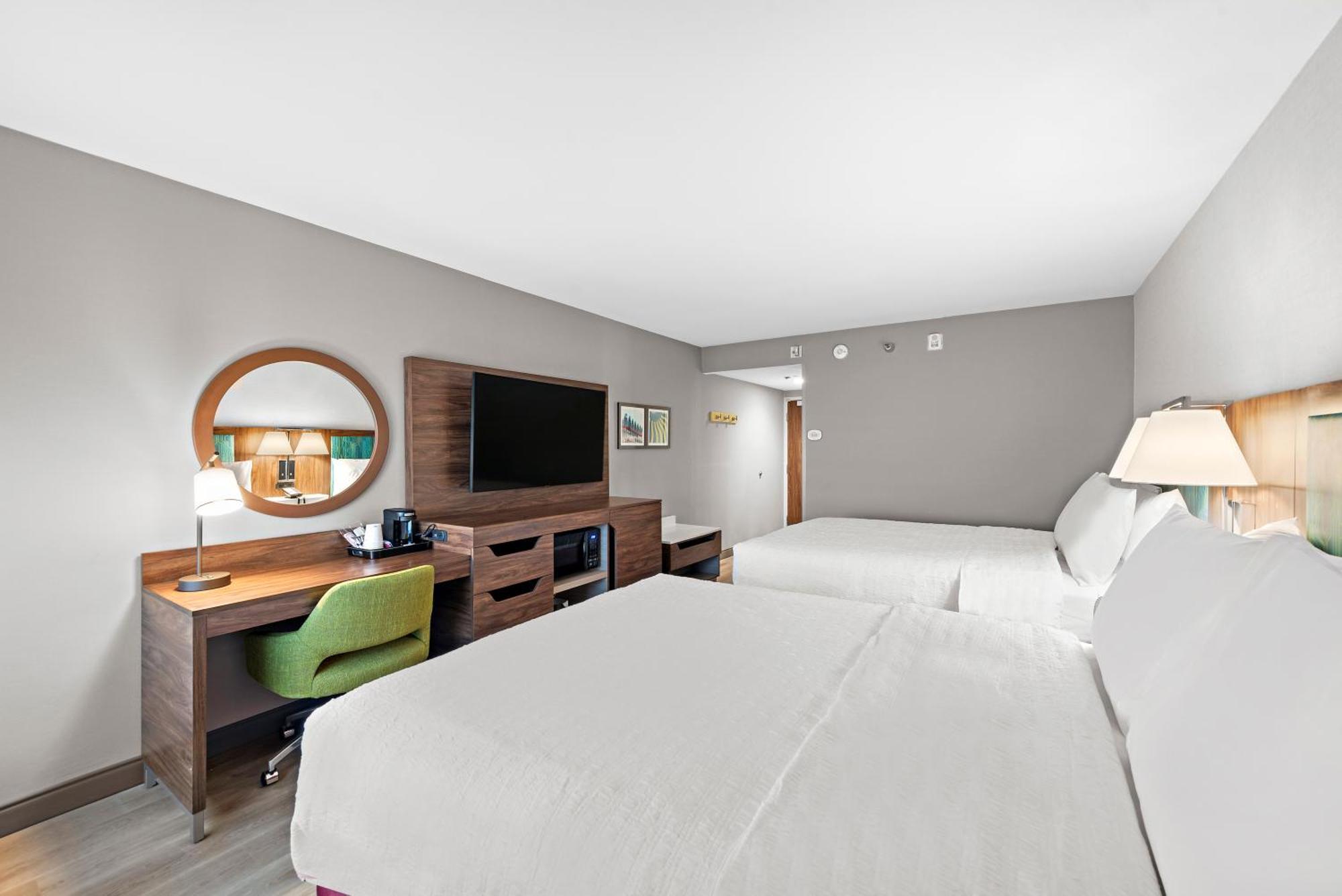 Hampton Angeles Airport 3*