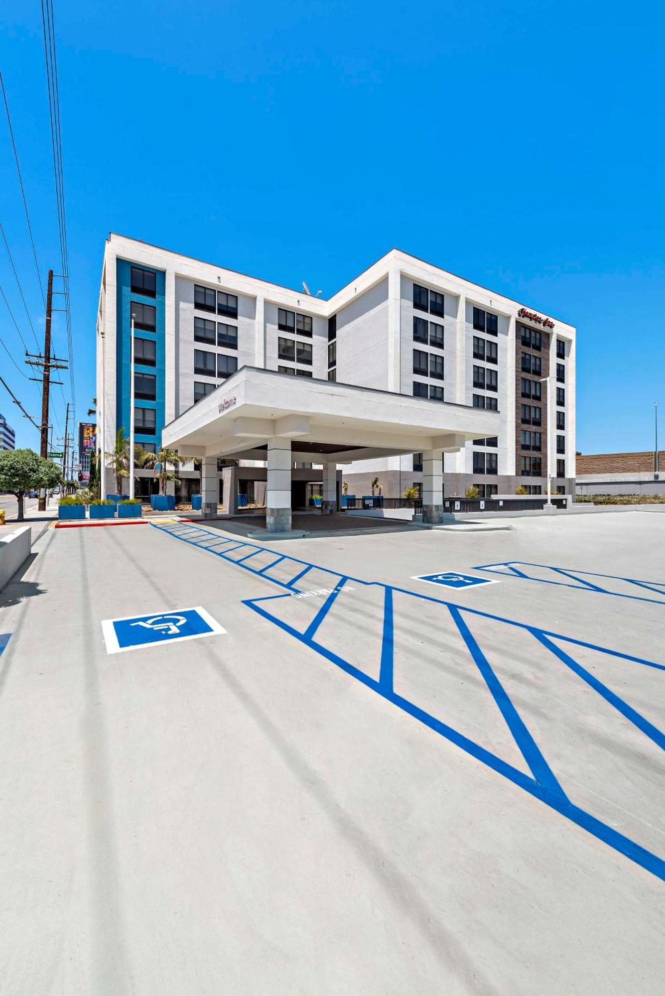 Hampton Angeles Airport 3*