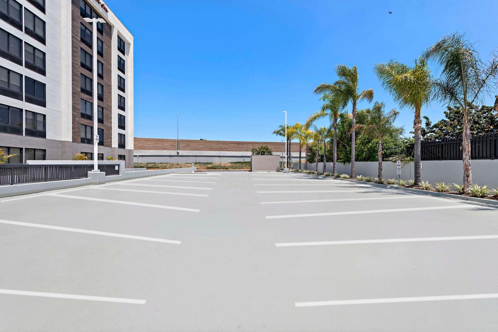 Hampton Angeles Airport Hotel 3*