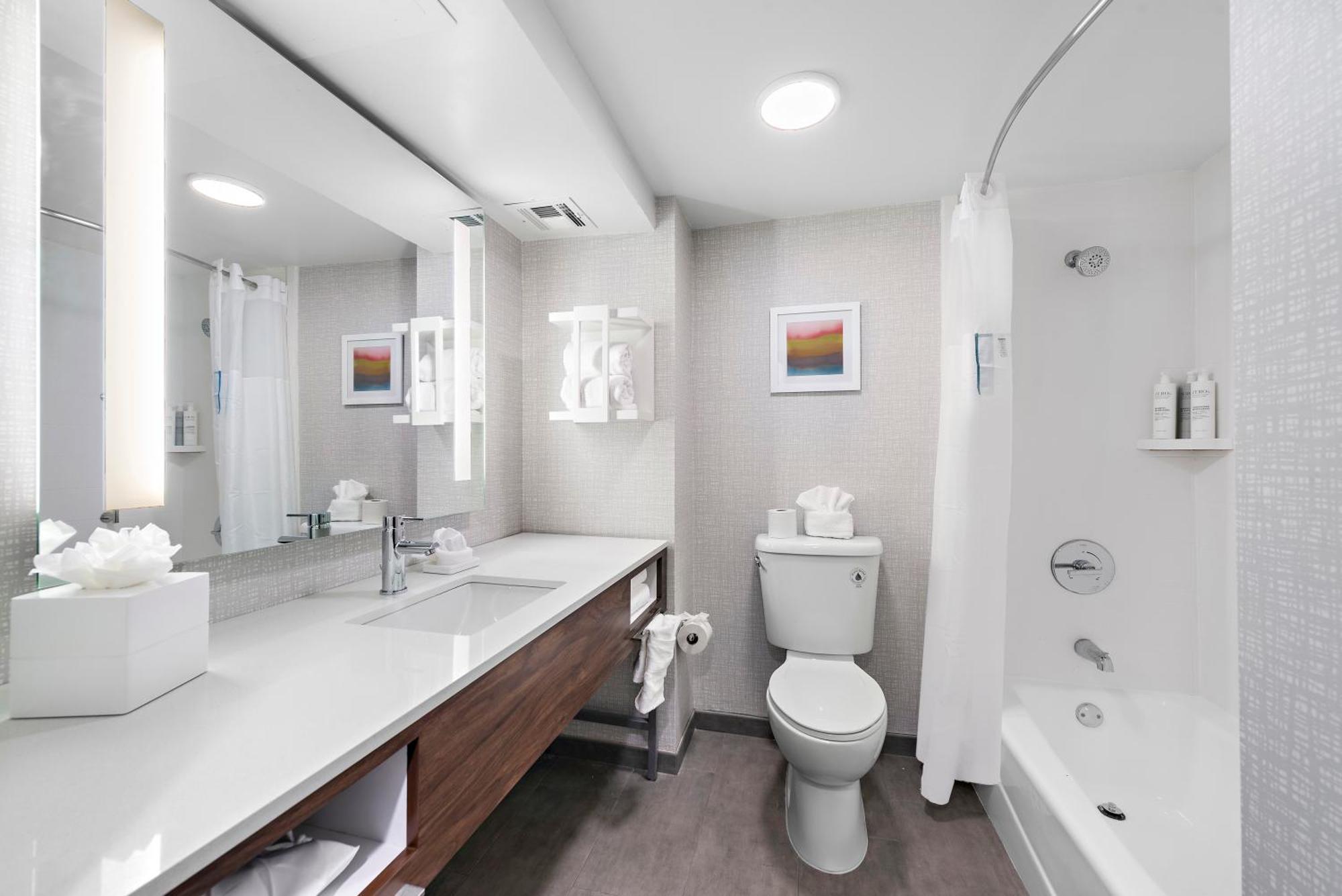 Hampton Angeles Airport Hotel 3*