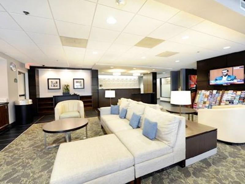 Hampton Angeles Airport Hotel