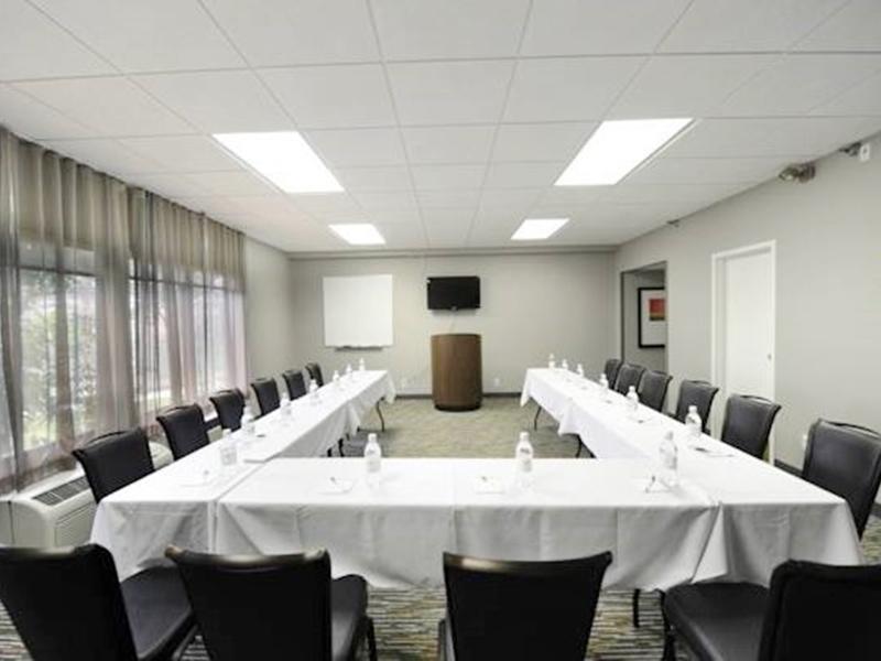 Hampton Angeles Airport Hotel Lennox