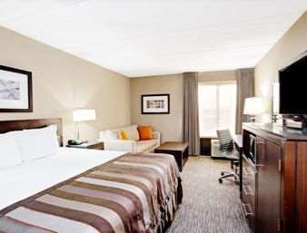 Hampton Angeles Airport 3*