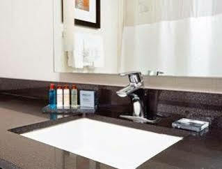 Hampton Angeles Airport 3*