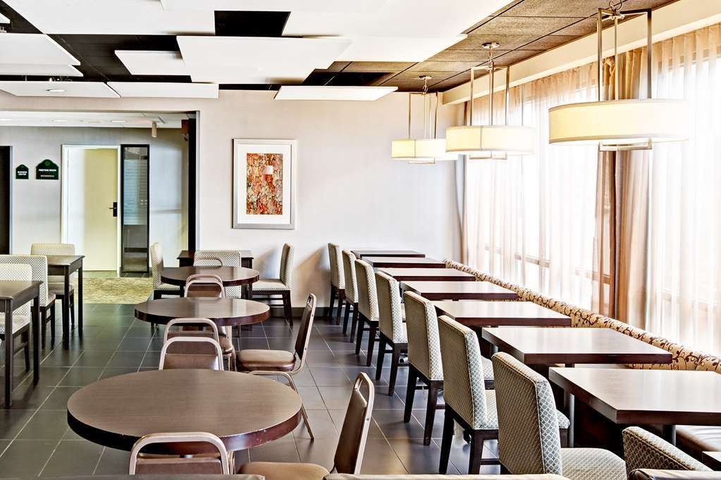 Hotel Hampton Angeles Airport 3*