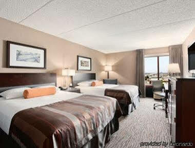 Hampton Angeles Airport 3*